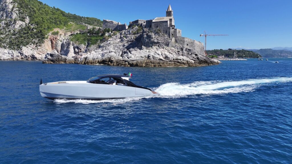 Centouno Navi Vespro 55' - Powered By Dual MJP 350X waterjets