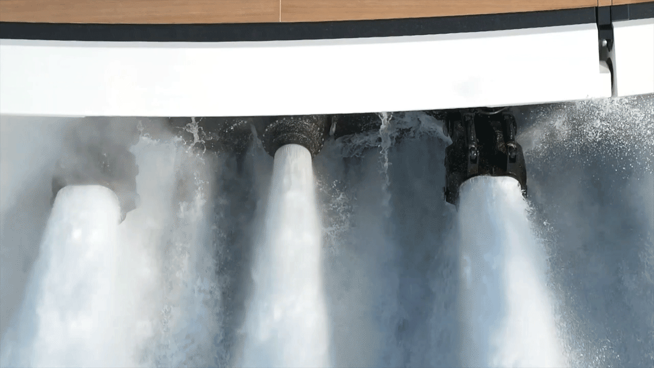 Sanlorenzo SP110 Using MJP waterjets while Operating Gearboxes